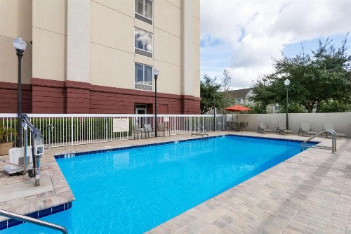 Hampton Inn Leesburg - image 6