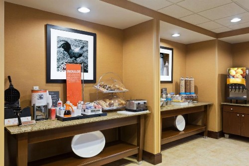 Hampton Inn Leesburg - image 7