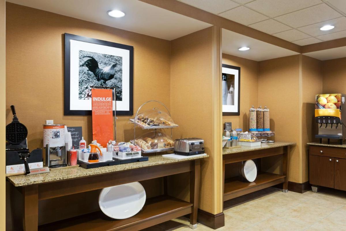Hampton Inn Leesburg - image 7