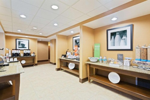 Hampton Inn Leesburg - image 8