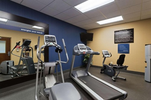 Hampton Inn Leesburg - image 9