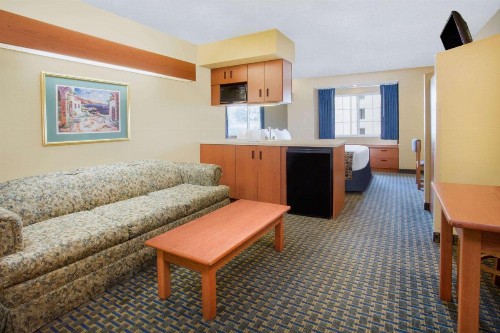 Microtel Inn & Suites Leesburg - image 17