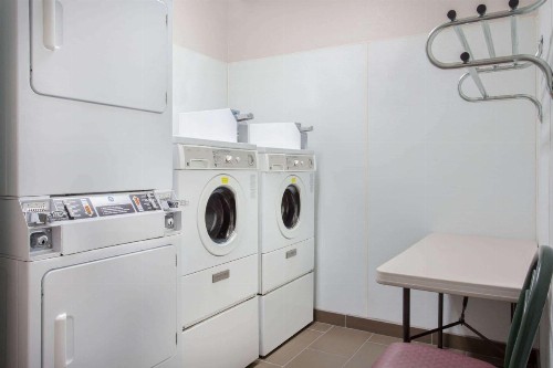 Microtel Inn & Suites Leesburg - image 18