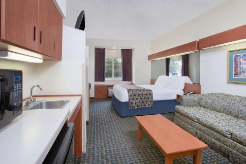 Microtel Inn & Suites Leesburg - image 19