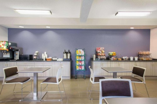 Microtel Inn & Suites Leesburg - image 7