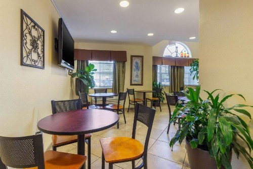 Quality Inn & Suites Lehigh Acres Fort Myers - image 29