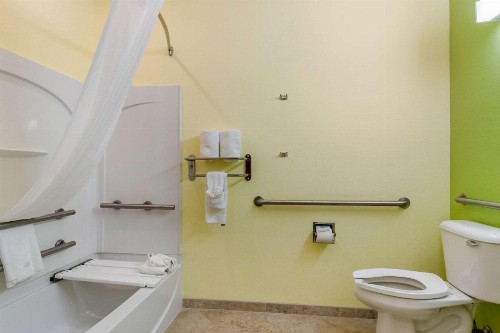 Quality Inn & Suites Lehigh Acres Fort Myers - image 36