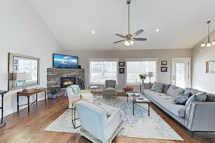 New Listing! Modern Mountain-View Getaway with Deck home
