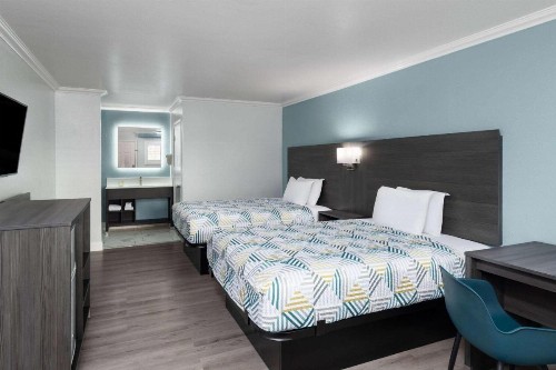 Travelodge by Wyndham Lemoore Near Naval Air Station - image 12