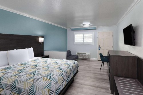 Travelodge by Wyndham Lemoore Near Naval Air Station - image 14