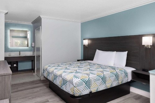 Travelodge by Wyndham Lemoore Near Naval Air Station - image 23