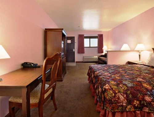 Travelodge by Wyndham Lemoore Near Naval Air Station - image 24