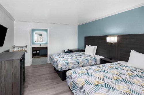 Travelodge by Wyndham Lemoore Near Naval Air Station - image 25