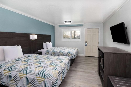 Travelodge by Wyndham Lemoore Near Naval Air Station - image 27