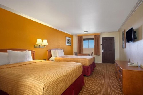 Travelodge by Wyndham Lemoore Near Naval Air Station - image 28