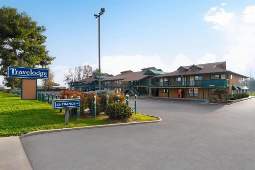 Travelodge by Wyndham Lemoore Near Naval Air Station - image 3
