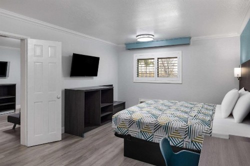 Travelodge by Wyndham Lemoore Near Naval Air Station - image 40