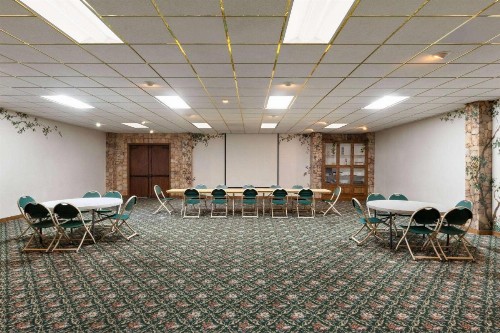 Travelodge by Wyndham Lemoore Near Naval Air Station - image 42