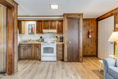 Driftwood Efficiency Motel - image 15