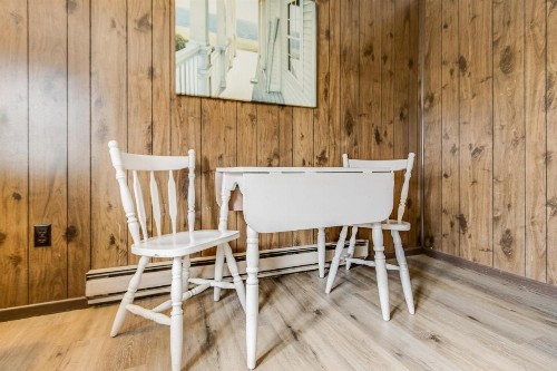 Driftwood Efficiency Motel - image 22