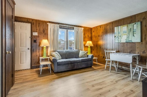 Driftwood Efficiency Motel - image 23