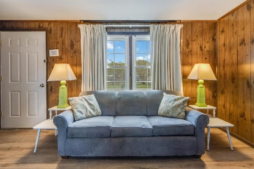 Driftwood Efficiency Motel - image 25