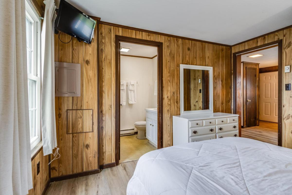 Driftwood Efficiency Motel - image 3