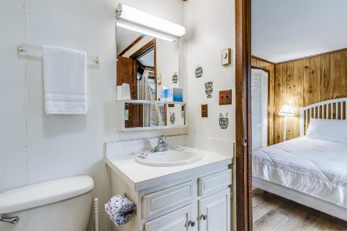 Driftwood Efficiency Motel - image 32