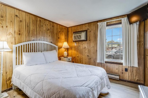 Driftwood Efficiency Motel - image 36