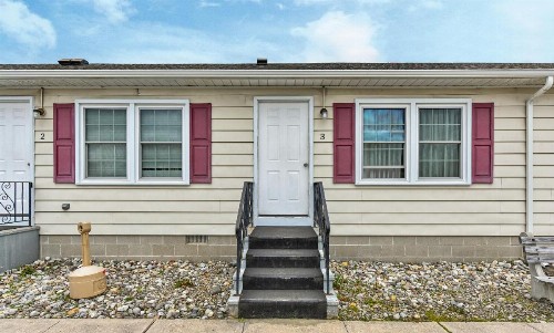Driftwood Efficiency Motel - image 4