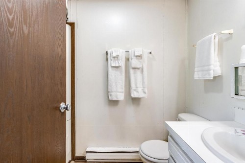 Driftwood Efficiency Motel - image 9