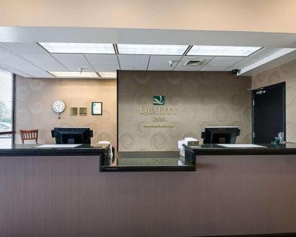 Quality Inn - image 10