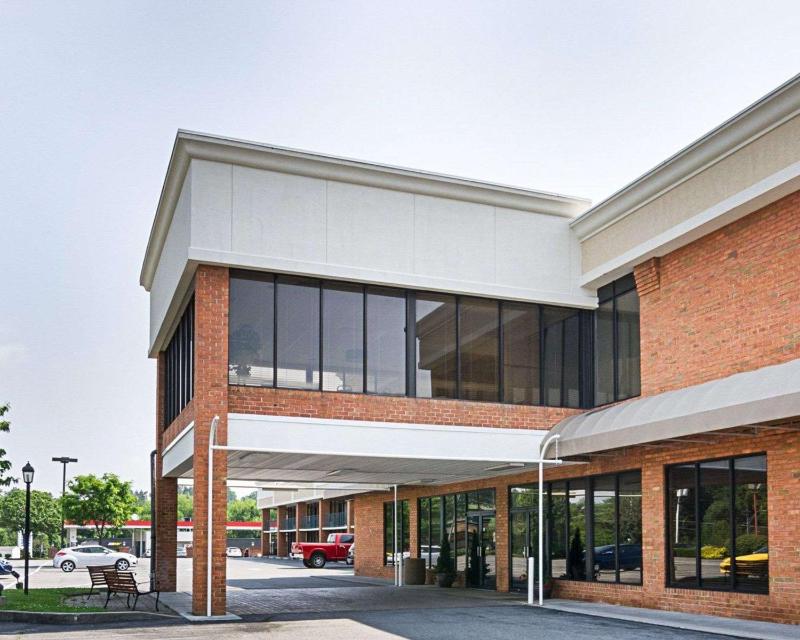 Quality Inn - image 4