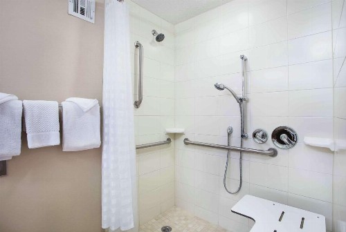 Embassy Suites Lexington - image 10
