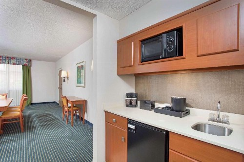 Embassy Suites Lexington - image 12
