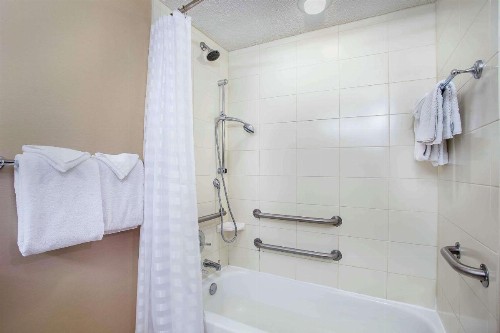 Embassy Suites Lexington - image 13