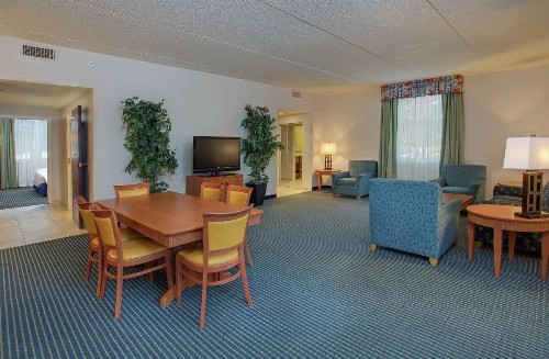 Embassy Suites Lexington - image 20
