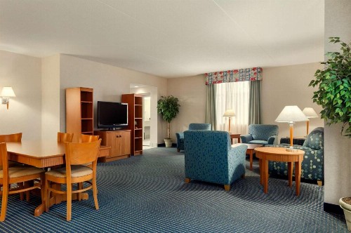 Embassy Suites Lexington - image 50