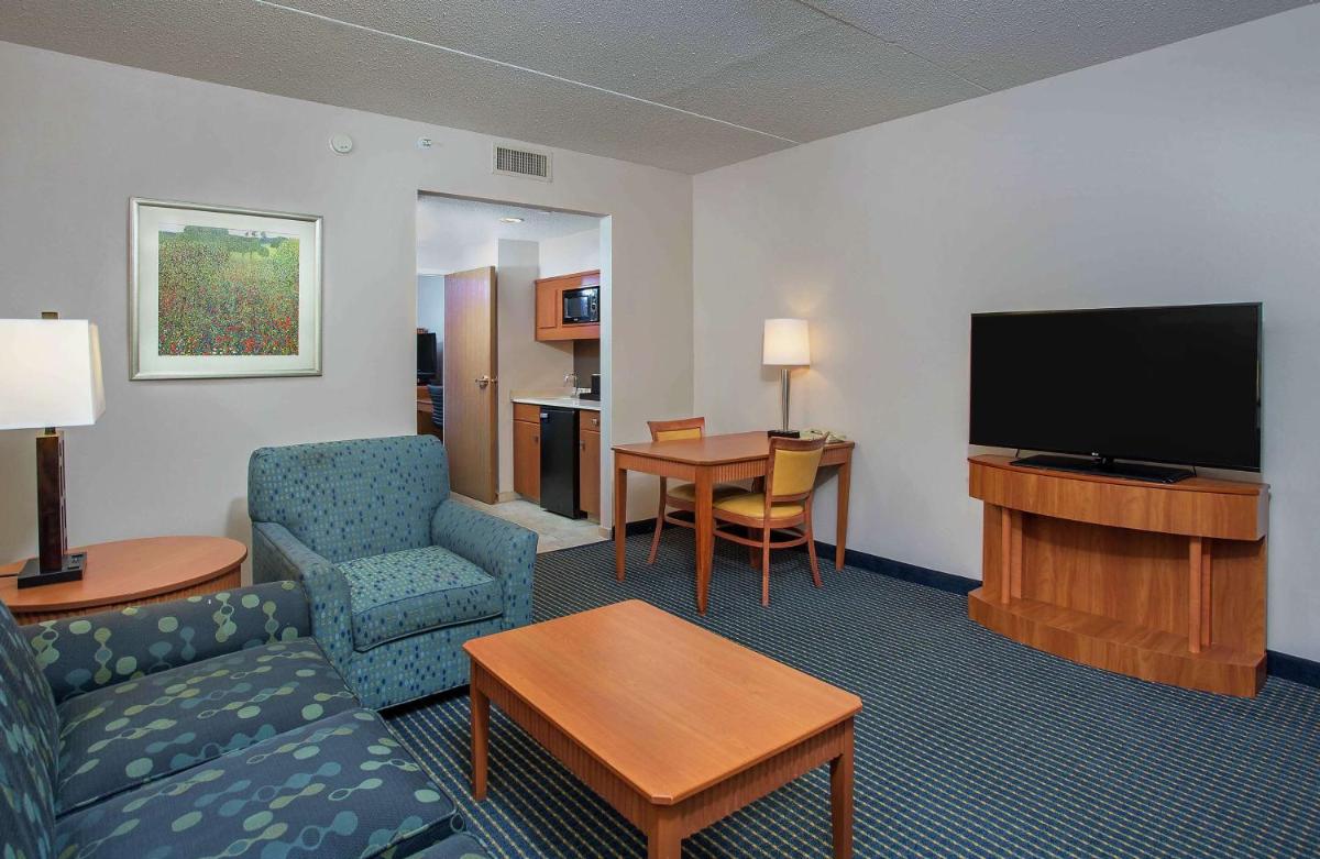 Embassy Suites Lexington - image 6