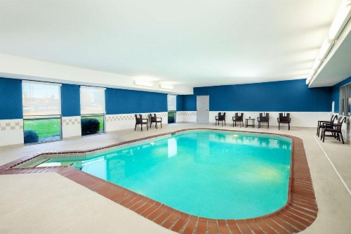 Hampton Inn Lexington South - image 10