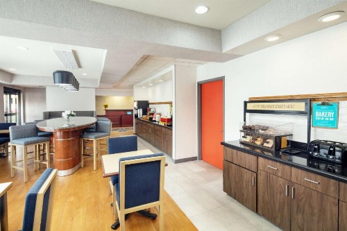 Hampton Inn Lexington South - image 13