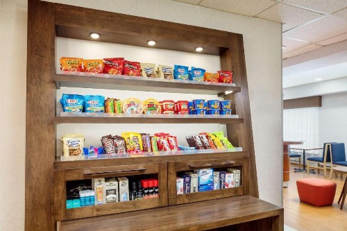 Hampton Inn Lexington South - image 14