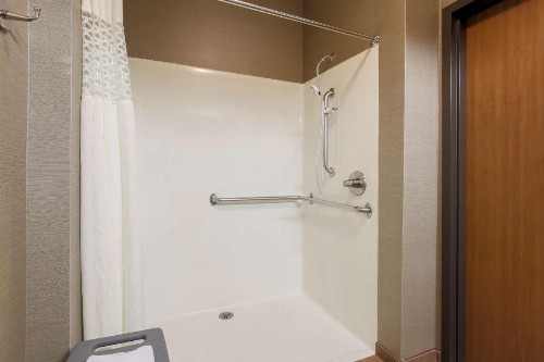 Hampton Inn Lexington South - image 16