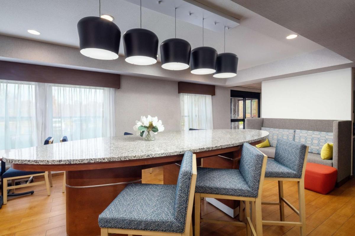 Hampton Inn Lexington South - image 7