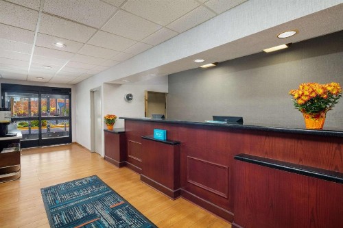 Hampton Inn Lexington South - image 8