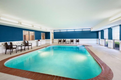 Hampton Inn Lexington South - image 9