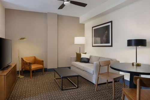 DoubleTree Suites by Hilton Lexington - image 36