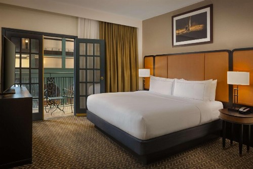 DoubleTree Suites by Hilton Lexington - image 37