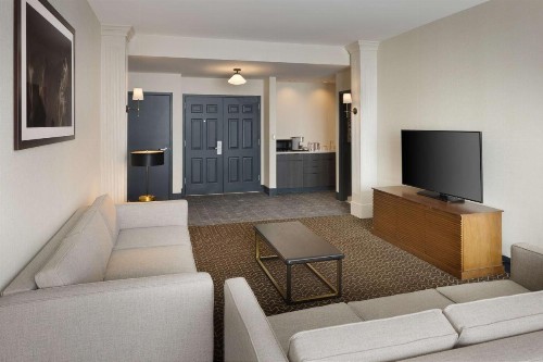 DoubleTree Suites by Hilton Lexington - image 43
