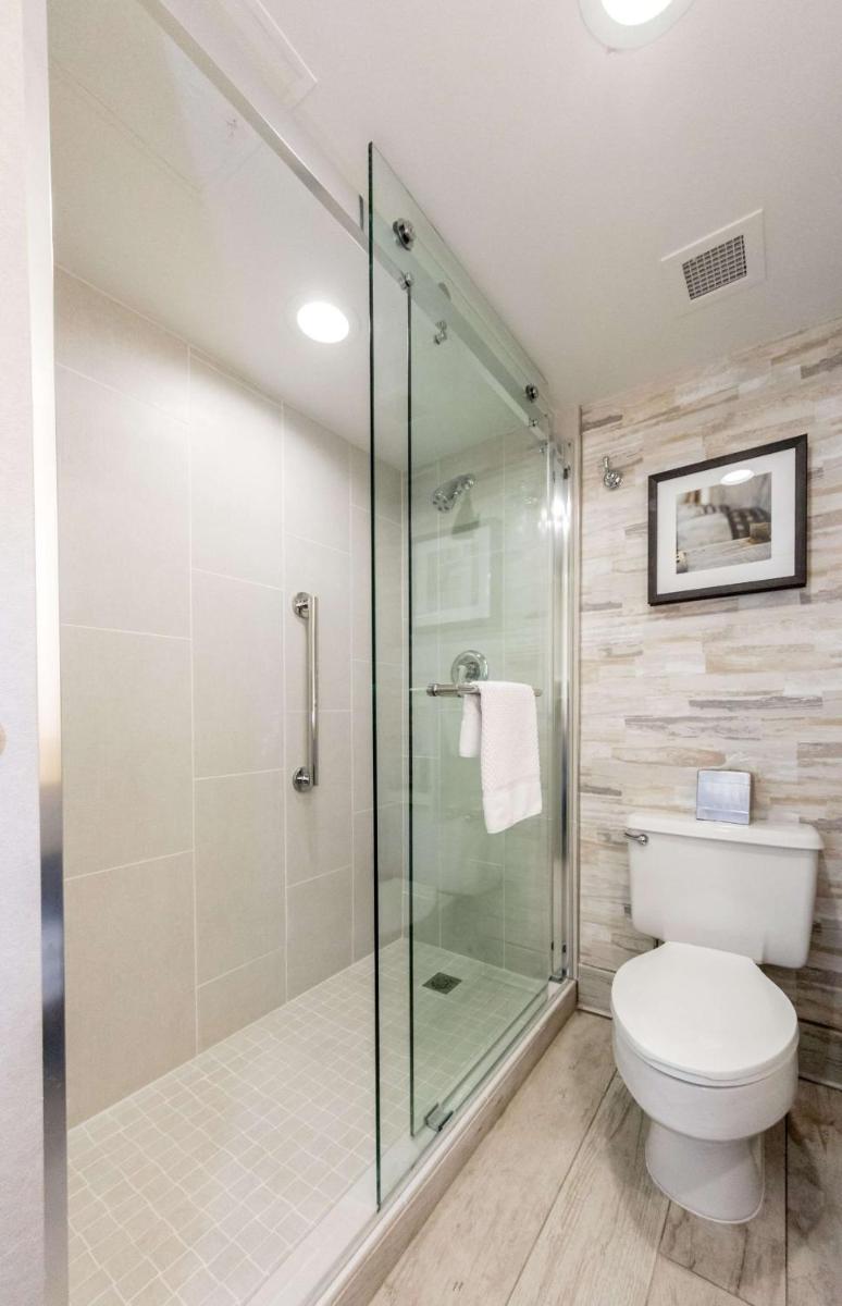 Embassy Suites by Hilton Lexington Green - image 2